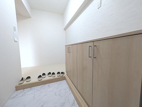 玄関を拡大表示