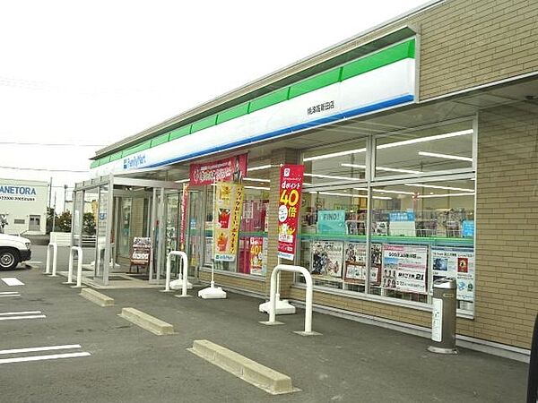 画像28:【コンビニエンスストア】ファミリーマート　高新田店まで1282ｍ