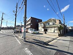 草加市青柳2丁目　3方向の公道に面する角地　建築条件なし売地