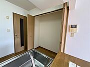 キッチン脇に収納　パントリーとしても便利です