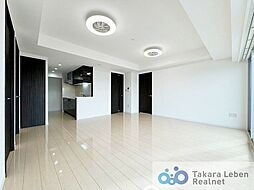 毎日のお食事やティータイム、読書やお昼寝など、なんでも受け入れてくれる自由で心地良いリビング。プライベートタイムの満足感を大きく高められる空間です。