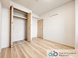 各洋室に十分な収納と適度な採光を確保しております。多用途でお使いいただけるので部屋割りに困りませんね。