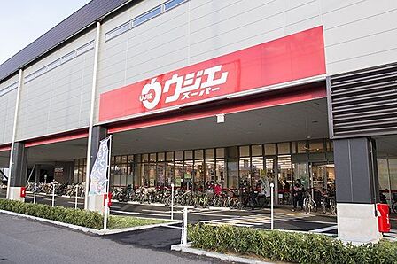 ウジエスーパー小田原 徒歩4分。 300m