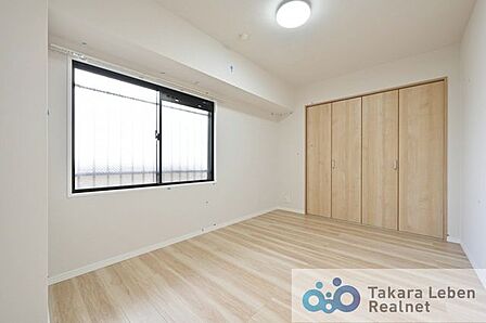 約6.0帖の洋室。お子さまのお部屋や、集中して作業をする際のお部屋などとして活用できます。