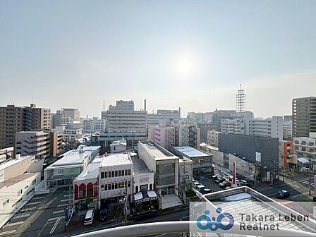 住戸からの眺望。9階ならではの開放的な眺めが広がります。