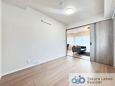 約5.2帖の洋室。お子さまのお部屋や、集中して作業をする際のお部屋など、様々な用途での使用が期待できます。
