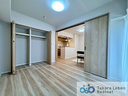 約5.4帖の洋室。生活スタイルに合わせて自由に使える洋室。無駄のない間取りでプライベート空間を確保できます。