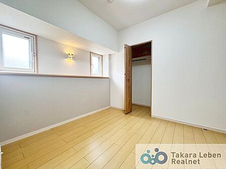 カウンター付きなので、お気に入りの小物を飾ったり、ちょっとした作業スペースなど多用途に活用いただけます。