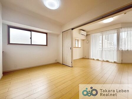 約6帖の洋室。独立したお部屋として利用しても良し。引き戸を開け放してリビング空間の延長として利用しても良いですね。