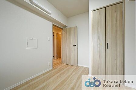 収納スペースが確保された洋室は、子ども部屋としてすっきり使えるのが魅力。学習机やベッドも配置しやすい間取りです。