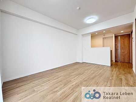 ナチュラルな雰囲気が魅力のリビング。どんなインテリアとも相性が良く、自分らしい空間づくりを楽しめます。毎日帰るのが楽しみになる住まいです。