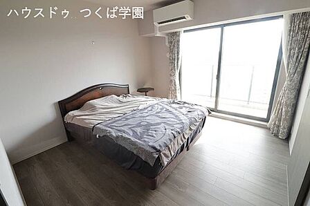 ウォークインクローゼット付き西側7帖の洋室です♪