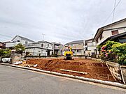 ご両親や友人・知人が訪ねてきても大丈夫。駐車スペース3台分（車種による）を確保してあります。（2026年4月撮影）
