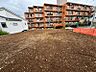 外観：完成前の状態をご覧頂くことで、隣接した環境をしっかりとご確認頂けます。（2026年6月撮影）