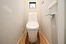 トイレ：トイレは家の中に2ヶ所ございます。ご家族が忙しい朝も安心です。