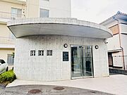 エントランスは、まさに顔となる場所。シンプルながらも格調高い雰囲気を漂わせて上質な空間。 