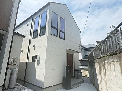 外観:街に溶けこみ美しい景観を生み出すこの邸宅は、採光や風通しまで考え抜いて造りあげました。 外観:街に溶けこみ美しい景観を生み出すこの邸宅は、採光や風通しまで考え抜いて造りあげました。