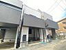 外観：街に溶けこみ美しい景観を生み出すこの邸宅は、採光や風通しまで考え抜いて造りあげました。（2026年9月撮影）