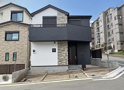 外観:豊かな居住性とクオリティが見事に調和した住空間は、住まうことの喜びを感じさせてくれます。 外観:豊かな居住性とクオリティが見事に調和した住空間は、住まうことの喜びを感じさせてくれます。