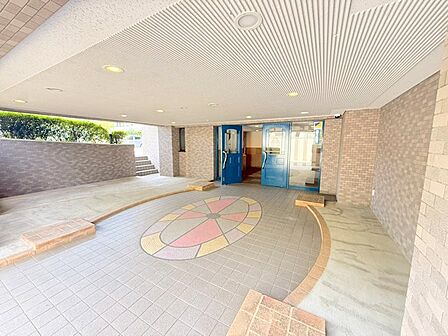 ■清潔感のあるエントランスは快適な毎日の始まりを演出します