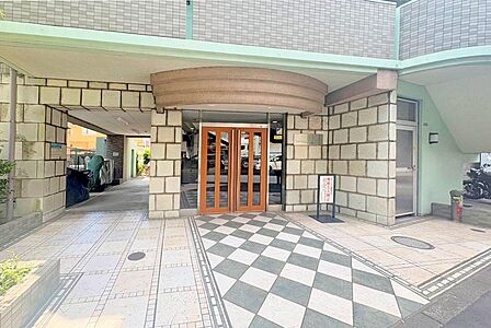 ■清潔感のあるエントランスは快適な毎日の始まりを演出します