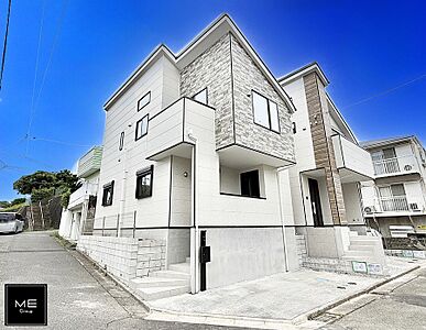 外観：2号棟  ■暮らしを彩る充実した設備仕様が備わった住まい