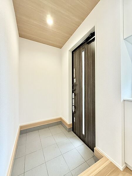 玄関を拡大表示