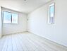 室内：5号棟  ■落ち着いた色合いのお部屋で穏やかな時間を楽しめます