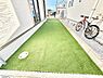 その他：1号棟  ■暮らしに潤いを与える、緑が取り入れられた住まいです
