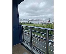 落ち着いた時間を過ごせるバルコニーです