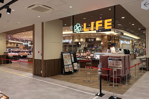 画像17:【スーパー】ライフ カメイドクロック店まで923ｍ