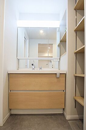 洗面台は朝を快...