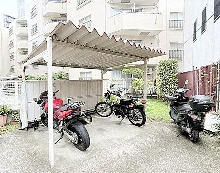 バイク好きも納得、バイク置き場ありの物件です。