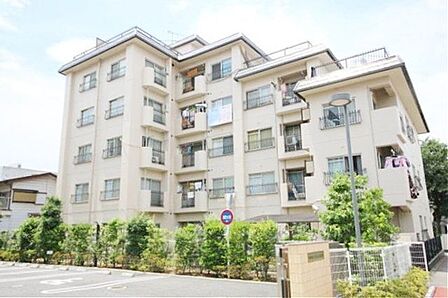 太陽に愛され、陽当り・通風に優れた魅力的で快適さを追求したマンションです。ここに住むからこそ意味がある。そんな特別感に浸りながら、毎日をお過ごしして欲しいです。
