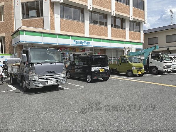 画像22:ファミリーマート　生駒東松ヶ丘店まで1100メートル