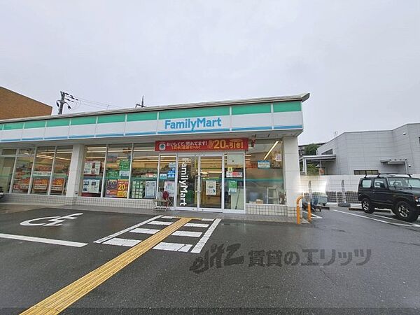 画像21:ファミリーマート 生駒辻町店まで800メートル