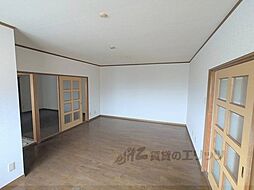 近鉄御所線 忍海駅 徒歩6分の賃貸アパート 2階3LDKのリビング/ダイニング