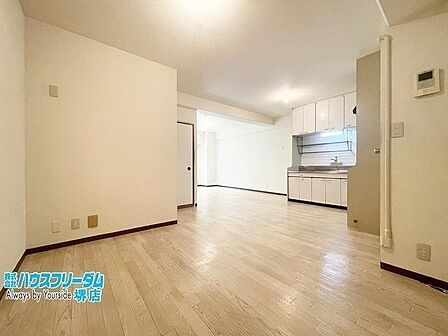 大きくとった窓から明るい光が入ります!