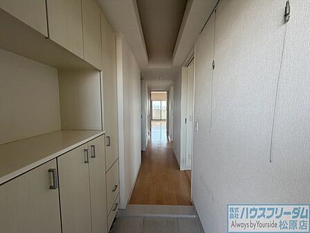 靴をたっぷり収納できる玄関です♪