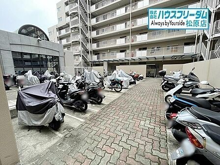 バイク置き場もございます♪