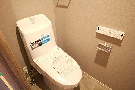 いつも清潔なスペースであってほしいのが毎日使うトイレです。掃除がしやすいのはもちろん、落ち着けるスペースにしたいですね。