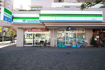 ファミリーマート千寿曙町店 670m