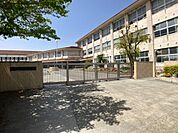 宮西小学校 890m