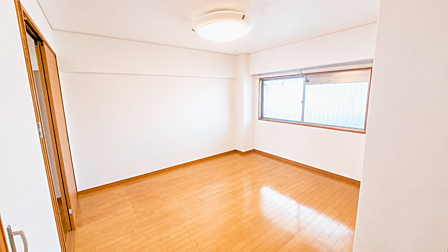 ゆとりある洋室配置で快適な住空間。