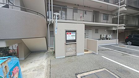 敷地内ゴミ置場があり、毎日のゴミ出しもスムーズです。