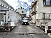 【リフォーム中/駐車場】縦列2台分のスペースがございます。