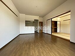 ワイズコート 4階2LDKのリビング/ダイニング