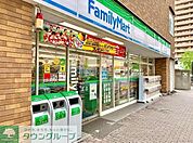 ファミリーマートアネックス豊洲店 徒歩9分。 690m