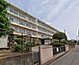 周辺：平塚市立松延小学校 徒歩3分。小学校があり、通学の安心感と子育て世帯に嬉しい教育環境が整います。 190m