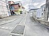 その他：現地撮影　前面道路　西側道路